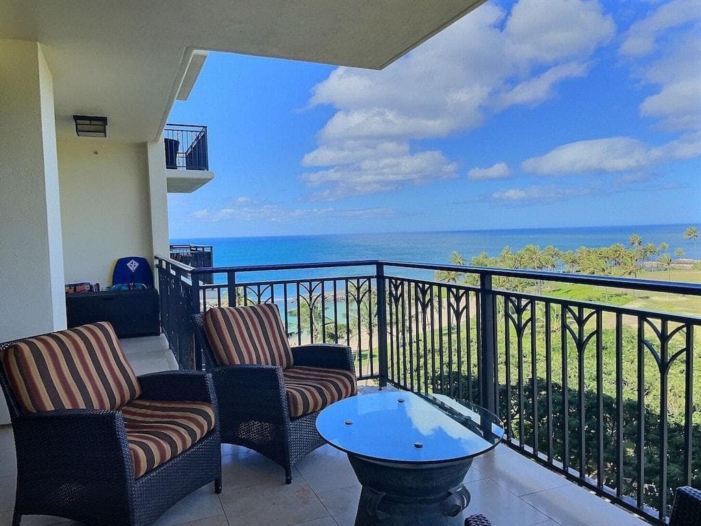 Enjoy mornings or evenings with your favorite beverage