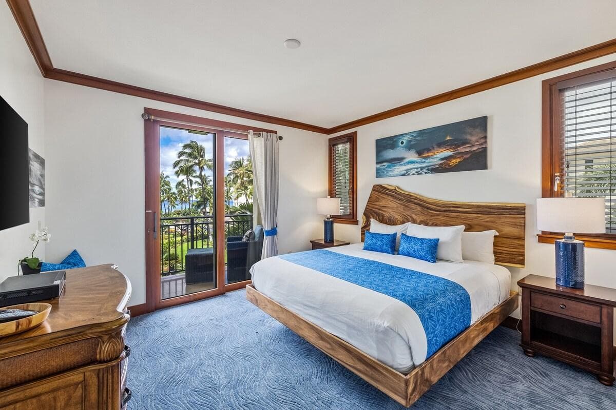 Primary bedroom with access to the lanai
